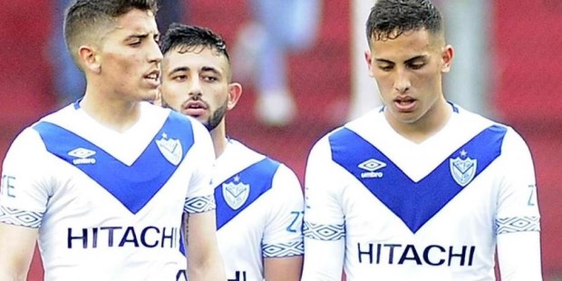 Cáseres, Vargas y Cufré, tres juveniles de un Vélez que no la pasa bien.