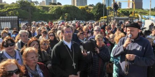 Cientos de personas peregrinaron a la base naval de Mar del Plata