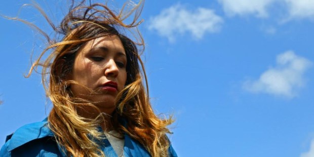 La esposa de un submarinista dice que fue agredida por otros familiares por "no creer que estén con vida"