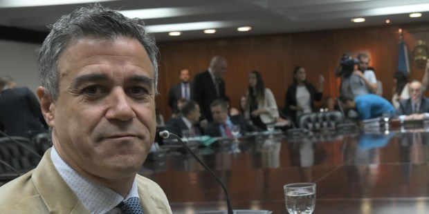 El juez federal Daniel Rafecas se presentó ante la Comisión de Disciplina y Acusación del Consejo de la Magistratura de la Nación, para responder personalmente la acusación en su contra de haber dictado una 'sentencia fraudulenta' cuando desestimó la denuncia del fallecido fiscal Alberto Nisman.