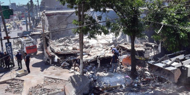 Tres locales de Pilar fueron destruidos tras una explosión por acumulación de gas.