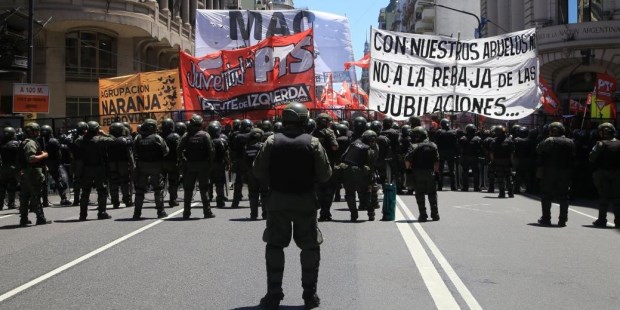 Una farsa en busca de convertirse en tragedia 