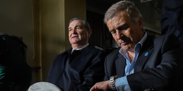 El ministro de Defensa solicitó el pase a retiro del Jefe de la Armada