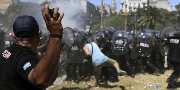 Incidentes frente al Congreso.