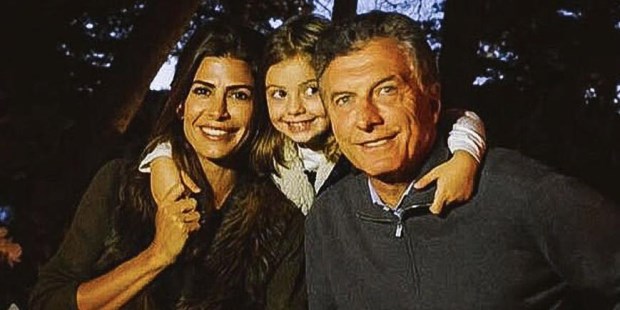 El presidente Mauricio Macri junto a su mujer, Juliana Awada y su hija menor, Antonia. Archivo