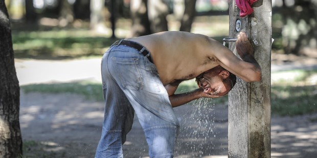 Rige el alerta naranja en cinco ciudades del país por la ola de calor