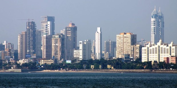 Construcción de edificios en la antigua Bombay. La creciente clase media del país asiático, debiera ser objeto de serio interés para nuestros estrategas.