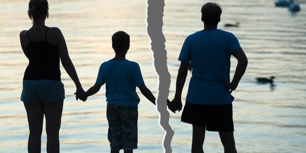 Padres divorciados: cómo evitar que las vacaciones sean motivo de tensión 