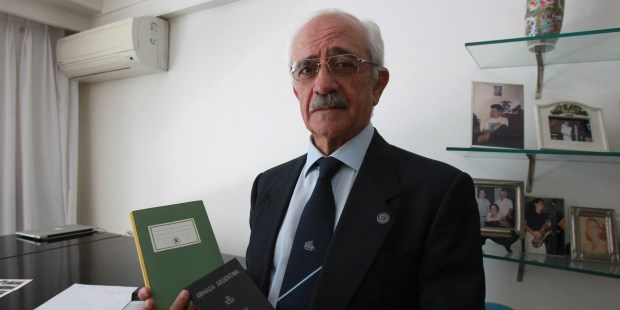 Todos los recuerdos de su paso por el ARA San Juan, Zavalla los tiene anotados en un cuaderno personal de tapas verdes.