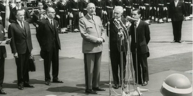 En 1964, invitado por el gobierno de Arturo Illia, llegó a la Argentina el presidente francés, el general Charles De Gaulle.