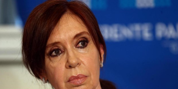 Sí, son, se hacen y además piensan que somos estúpidos