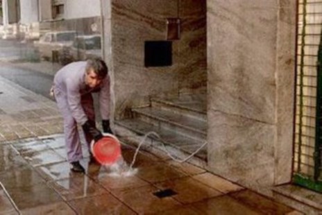 Pagar y callar: porteros vs. inquilinos