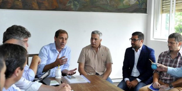 El intendente platense, Julio Garro, encabezó la reunión de gabinete en Los Hornos.