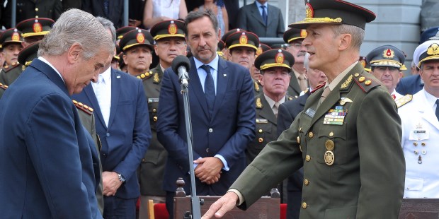 El nuevo jefe del Estado Mayor General del Ejército, general de brigada Claudio Ernesto Pasqualini, fue puesto en funciones por el ministro de Defensa, Aguad.