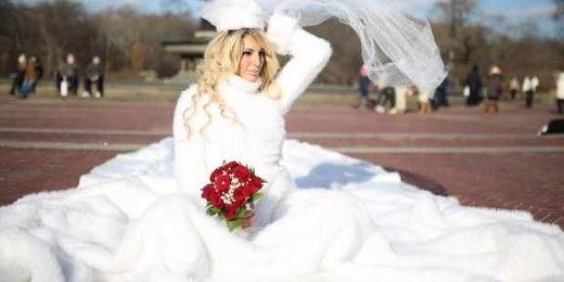 Vicky Xipolitakis donó su vestido de novia por un motivo solidario