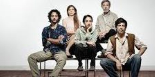 El conflicto de los de "treintaipico", que no consiguen lo que anhelan, está muy bien desarrollado.