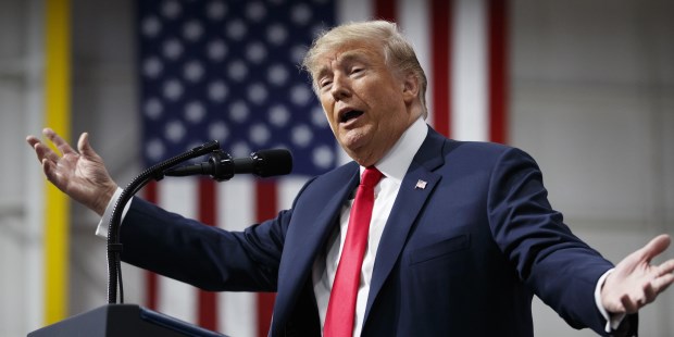 El populismo de Trump empuja el crecimiento y el cierre de la mayor economía mundial.