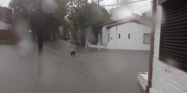 Realizan "tareas de prevención y contención" por las intensas lluvias en La Plata 