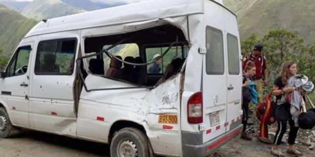 Una turista argentina murió cuando una roca impactó su camioneta en una ruta de Perú
