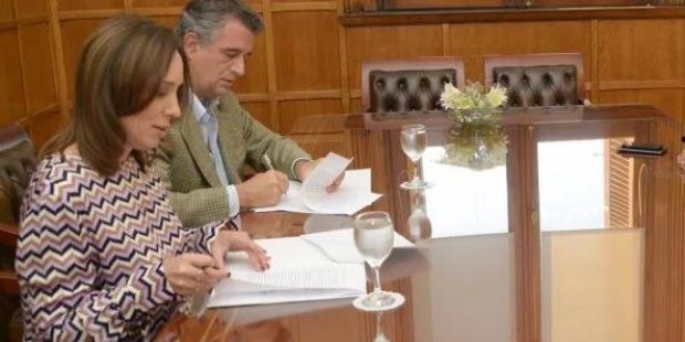 Etchevehere y Vidal firmaron el traspaso de los silos del Puerto de Mar del Plata