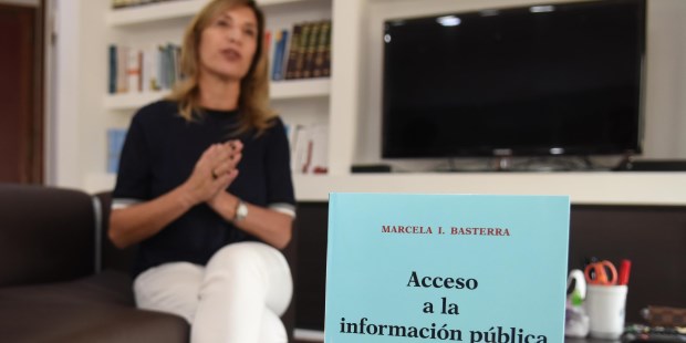 La constitucionalista destaca en su libro el importante rol que tendrá el ciudadano en el control del Estado.