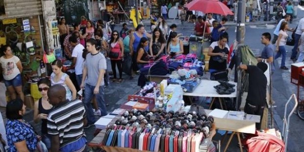 La cantidad de puestos callejeros de venta ilegal retrocedió en marzo 35,6% en la Ciudad