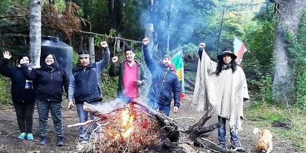 Mapuches toman tierras en Villa La Angostura