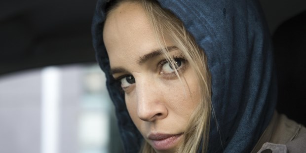 Luisana Lopilato encarna a una policía obsesiva.