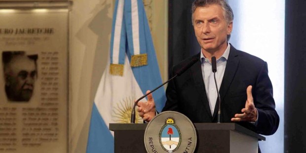 Macri anunció que gestiona "una línea de apoyo financiero" con el Fondo Monetario Internacional