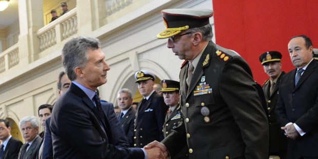 Un cambio de política que despierta sospechas 