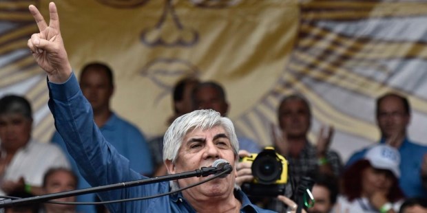 Moyano amenazó con un paro nacional de Camioneros para el jueves 14