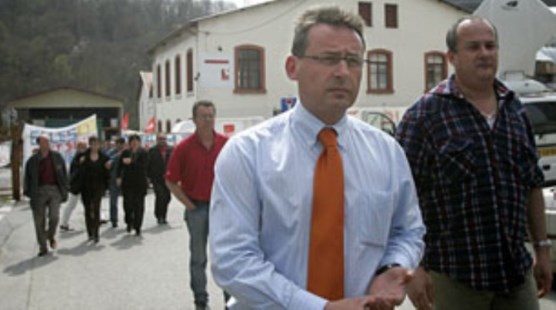 Empleados de una fábrica en Francia volvieron a tomar a sus jefes como rehenes 
