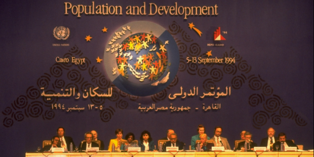 La ONU, en 1994, realizó en El Cairo, Egipto, la Conferencia Internacional sobre la Población y el Desarrollo.­