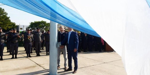 Frigerio: "La unidad de la bandera es la única manera que tiene el país para superar los problemas"
