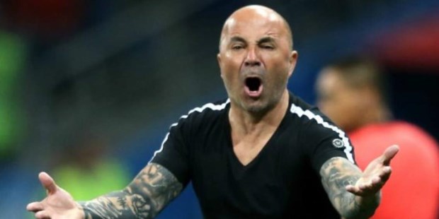 Señor Sampaoli, si le queda un poco­ de ética, váyase­