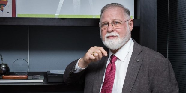 Manguel explicó que su salida está impulsada por el plan de recuperación que lleva adelante por recomendación médica.