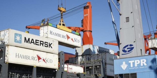 Efecto dólar: el déficit comercial fue el más bajo del año por la caída de las importaciones