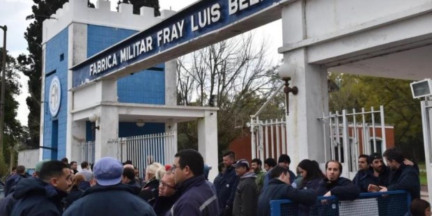 Despiden a unos 300 trabajadores en plantas de Fabricaciones Militares en Córdoba y Santa Fe