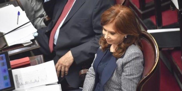 La lealtad ciega a Cristina muestra que a muchos políticos peronistas sólo les interesa mantener las prerrogativas de la clase política.