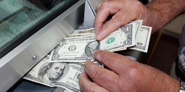 Tras el anuncio del Presidente, el dólar se disparó y cerró a 34,40 pesos