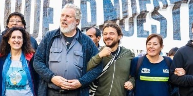 Juan Grabois, de CTEP, frente a la sede del ANSES (@prensactep)