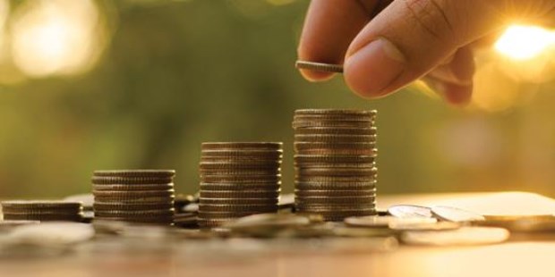 Las familias hoy no ahorran Los impuestos recaen en las personas, en particular, las más pobres. Las empresas grandes los transfieren a precio.