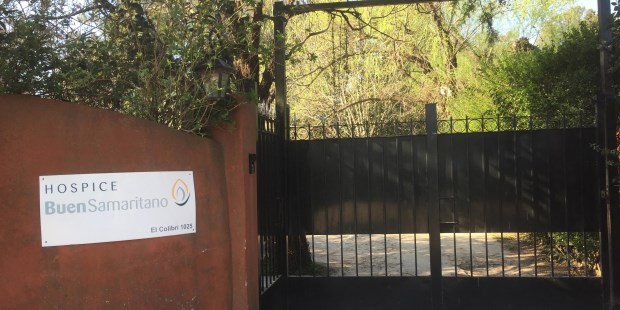 La entrada al Hospice Buen Samaritano, un proyecto familiar para los que lo necesitan.