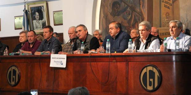 Los miembros del triunvirato, acompañados por otros dirigentes, destacaron la contundencia del paro general.