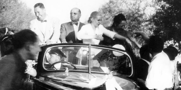 10 de marzo de 1950. El matrimonio presidencial durante una visita a la provincia de Mendoza. CREDITO: Archivo Patrimonial de la Provincia de Mendoza.