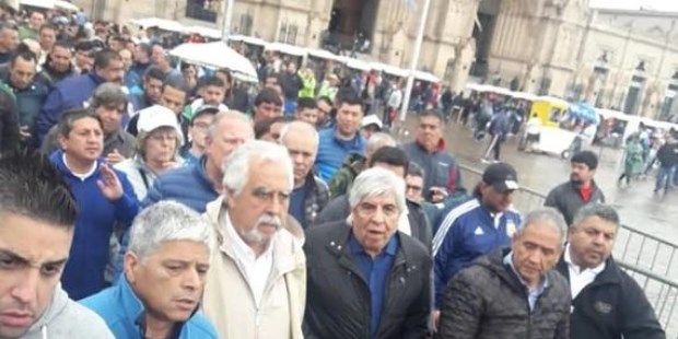 Hugo Moyano encabezó una movilización a la Basílica de Luján