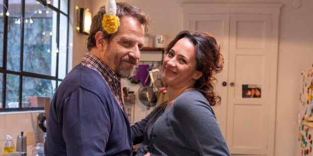 Diego De Paula (Fabián) y Julieta Otero (Roxi) se convierten nuevamente en padres en la segunda temporada de la serie.