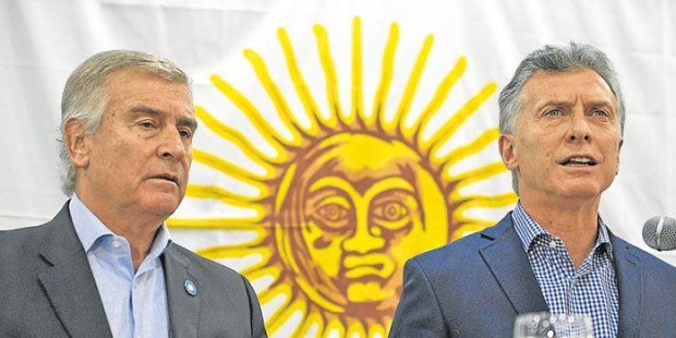 Macri agradeció a las Fuerzas Armadas por "estar poniendo el hombro" en un "momento difícil" del país