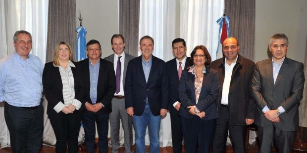 Los gobernadores dan un paso al costado y Cristina llena su arca