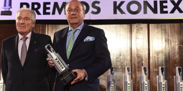 Martín Cabrales recordó con emoción a su abuelo y a su padre al recibir el premio.GUSTAVO CARABAJAL